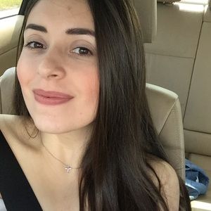 Meet your Posher, Mayra